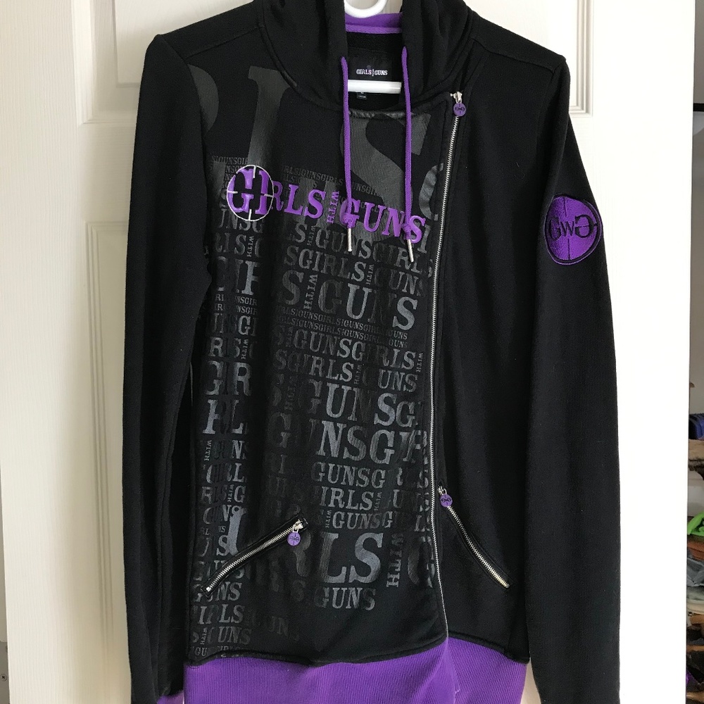Girls With Guns black/purple sweatshirt size L